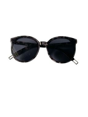 Women’s Tortoiseshell Sunglasses with Black Lenses